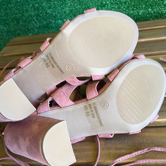 Light pink tie up heels - Picture 2 of 4